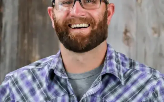 agent profile picture for Derek Beckman on log homes website