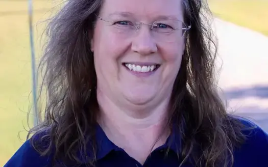 agent profile picture for Linette Wright on log homes website