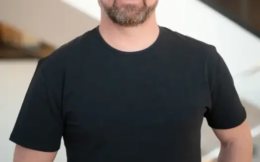 agent profile picture for Josh Genz on log homes website