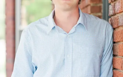 agent profile picture for Hank White on log homes website