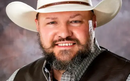 agent profile picture for Matthew Orist on log homes website