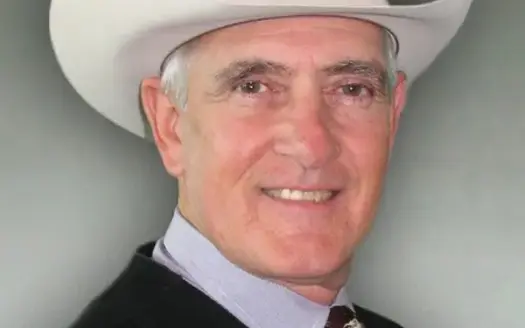 agent profile picture for Van Baize on log homes website