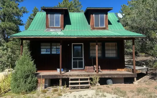 Charming Rustic Off-Grid Cabin on 10 Aces for Sale