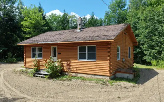 Peaceful and Private Log Home – Maxfield, Maine