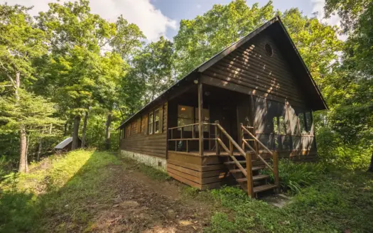 Private Retreat and Cabin for Sale in Scott Co