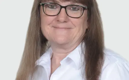 agent profile picture for Monica Sellman on log homes website