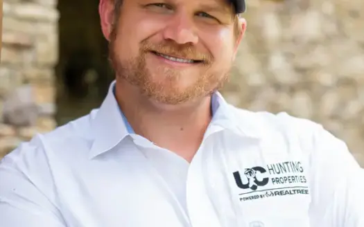 agent profile picture for Brandon Wikman on log homes website
