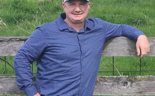 agent profile picture for Cedric Gilworth on log homes website