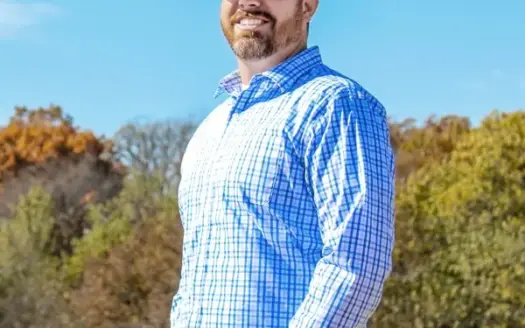 agent profile picture for Nate Ammons on log homes website