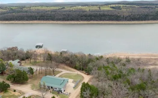 Lakefront Steel Built 4 Bed, 3 Bath Bull Shoals Lake For Sale