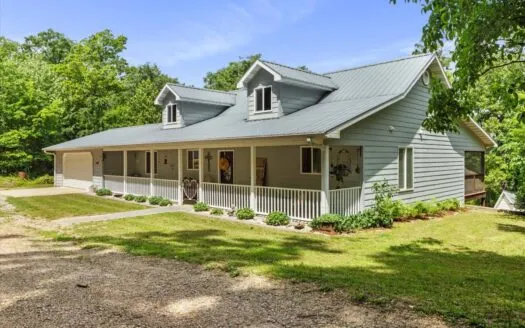 Stunning 3-Bed Home on 20 Wooded Acres Near Gainesville