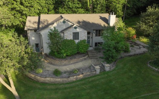 Baraboo Wisconsin luxury homes real estate listing photo 1