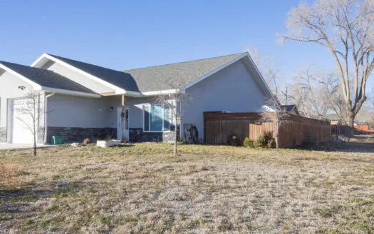 Luxury Contemporary Townhome in Cortez Built in 2020, corner lot