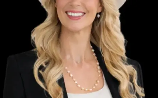 agent profile picture for Tiffanie Curtis on luxury homes website