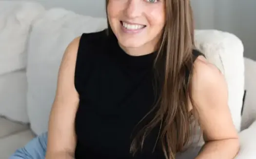 agent profile picture for Hayley Lane on luxury homes website