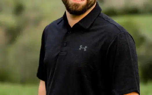 agent profile picture for Zach Horton on luxury homes website