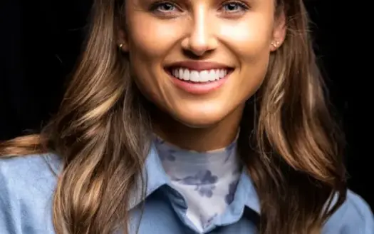 agent profile picture for Brooke Snyder on luxury homes website