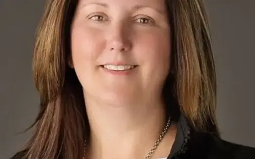 agent profile picture for Sharon Roseman on luxury homes website