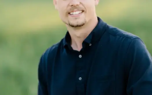 agent profile picture for Braydon Pender on luxury homes website