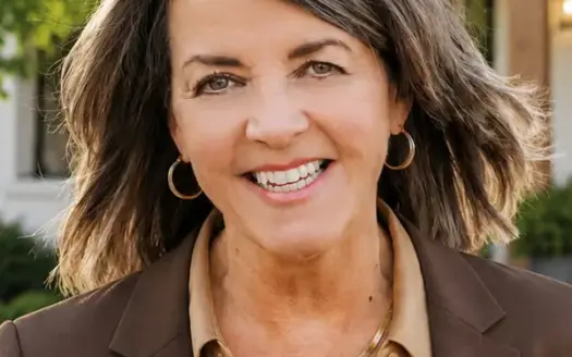 agent profile picture for Pamela Trampe on luxury homes website