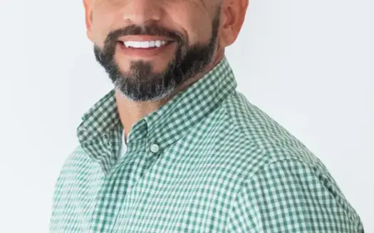 agent profile picture for Josh Leon on luxury homes website