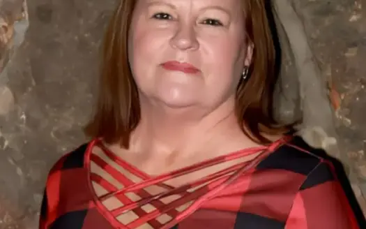 agent profile picture for Cathy Johnson on luxury homes website