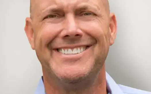 agent profile picture for Derek Carlson on luxury homes website