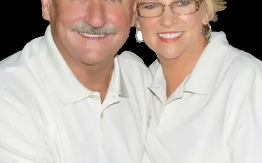 agent profile picture for Mike Singleton on luxury homes website