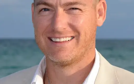 agent profile picture for Ryan Markley on luxury homes website