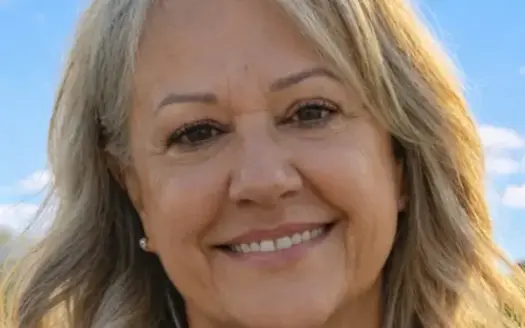 agent profile picture for Suzy Barnett on luxury homes website