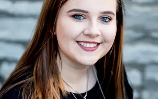 agent profile picture for Olivia Teno on luxury homes website
