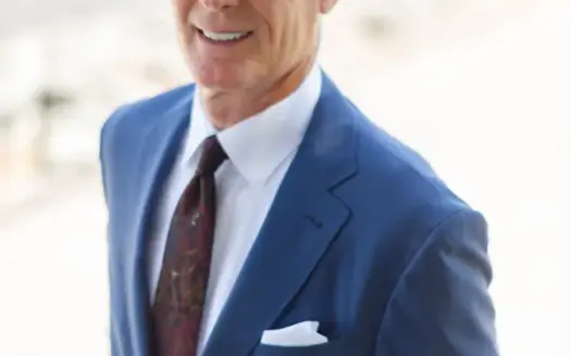 agent profile picture for Frank Newton on luxury homes website