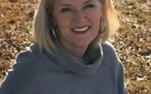agent profile picture for Beth Wilder on luxury homes website