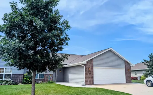 Retirement Living at It’s Best Wonderful Home with Nice Upgrades