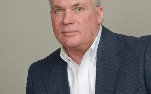 agent profile picture for Mike Cerny on luxury homes website