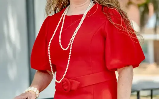 agent profile picture for Samantha Prueter on luxury homes website