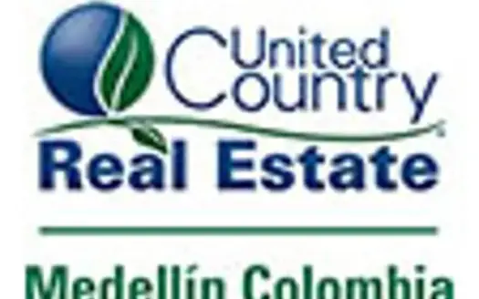 agent profile picture for Lead Agent on luxury homes website