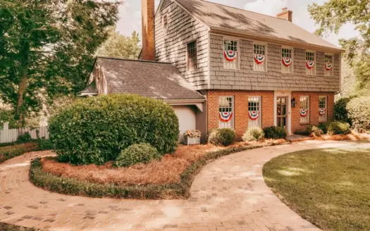 Distinctive 4BR Cape Cod on 1.48 Acres in Cheraw SC
