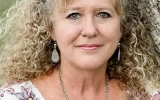 agent profile picture for Shelia Melchor on luxury homes website