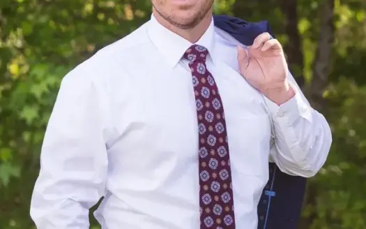 agent profile picture for Tuffer Howell on luxury homes website