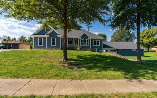 Albia, Iowa Modern Luxury Home For Sale