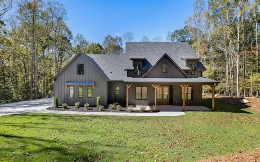 Luxury Living. 3.01 Acres. Pendergrass, Ga