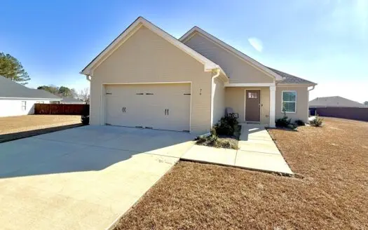 Like-New Rehobeth 3BR Home with Granite & 2-Car Garage
