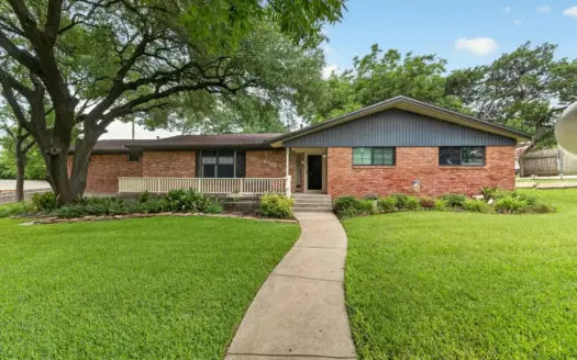 Beautifully Updated Home in the Heart of Woodway