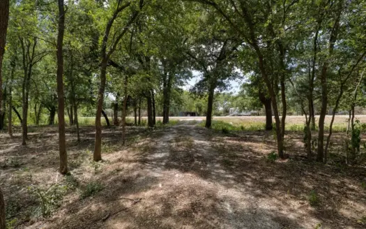 1.889 Wooded Acres Near Waco – Space, Trees & Convenience