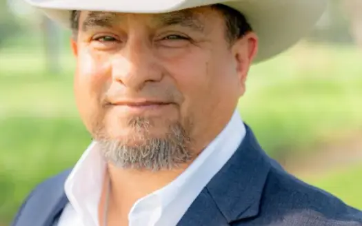 agent profile picture for Hector Gonzalez on ranch properties website