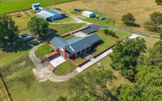 Home on 40 Acres , Country Living – Close to town