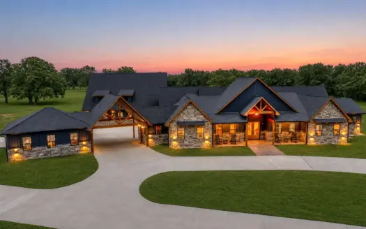 Luxury Equine Ranch Estate For Sale in Paris TX