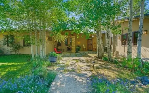 Luxury Mountain Retreat with Premier Equestrian Facilities