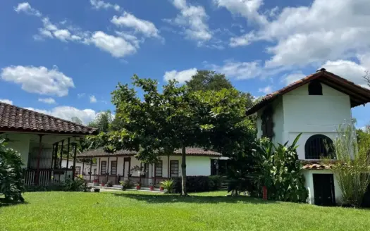 Enchanting Finca Santa Teresa in the Heart of QuindÃo